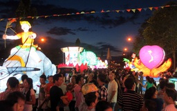 Lung linh sắc màu lễ hội trung thu ở Phan Thiết
