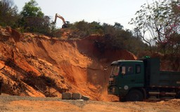 Xe ben chở cát gây náo loạn Phan Thiết