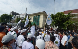 Thị trưởng Jakarta hầu tòa vì cáo buộc báng bổ kinh Koran