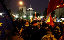 Trụ sở quốc hội Ba Lan bị phong tỏa