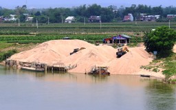 Đề xuất cấm khai thác cát sông Thu Bồn để bảo vệ Hội An