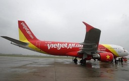 Bị rách lốp, chuyến bay của Vietjet chậm 8 giờ