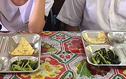 Nghi ngờ bữa ăn học sinh bị 'xà xẻo'