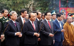 Thủ tướng Nguyễn Xuân Phúc dâng hương tại lễ hội gò Đống Đa