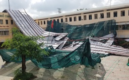 TP.HCM: Trường THPT Bình Phú tốc mái, hư hỏng sau mưa giông