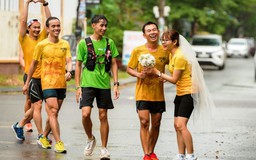 Chàng runner đội mưa chạy bộ từ Hội An ra Đà Nẵng cầu hôn bạn gái