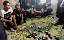 Phá ổ bạc trong khách sạn giữa Sài Gòn, tạm giữ 33 người