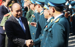 Thủ tướng Nguyễn Xuân Phúc chúc tết Sư đoàn Không quân 372
