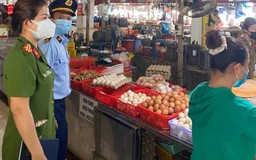 Đà Nẵng: Cảnh sát kinh tế kiểm tra, nhắc nhở cơ sở bán hàng không niêm yết giá