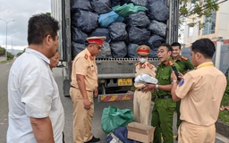 Đà Nẵng: Bắt xe tải chở hàng tết không nguồn gốc ở đường tránh Nam Hải Vân