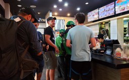 Burger King ở TP.HCM bán bình thường, khách chủ yếu là người nước ngoài