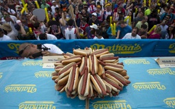 Malaysia: Tranh cãi gay gắt việc đòi đổi tên món hot dog