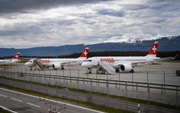 Thụy Sĩ đóng cửa không phận khẩn vì lỗi máy tính