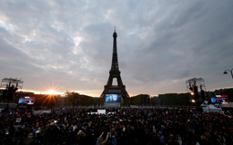Báo cáo mật tiết lộ tháp Eiffel rỉ sét nặng, cần sửa chữa toàn bộ?