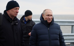 Chiến sự ngày 285: Nga lại dội tên lửa, TT Putin đến Crimea thăm cầu