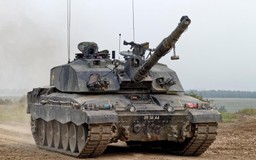 Tướng Anh cảnh báo nước này sẽ yếu đi nếu gửi xe tăng cho Ukraine