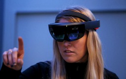 HoloLens bán ra tại 29 thị trường vào tháng 12