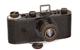 Máy ảnh Leica cổ nhất thế giới giá 2,96 triệu USD