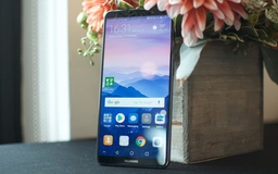 Mate 20 Pro và Galaxy S10 cùng có cảm biến vân tay nhúng vào màn hình