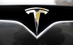 Mỹ điều tra Tesla sau 12 vụ tai nạn xe liên quan tính năng Autopilot