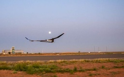 Máy bay năng lượng mặt trời có thể bay liên tục 1 năm