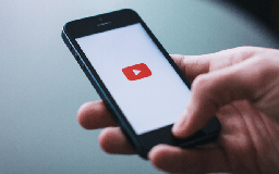 YouTube đổi chính sách tạo phụ đề cộng đồng