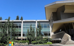 Microsoft đạt giá trị vốn hóa thị trường 2.000 tỉ USD