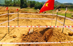 Hà Tĩnh: Phát hiện quả bom nặng hơn 200 kg khi nạo vét đập thủy lợi
