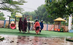 Bão Noru: Nhiều trường học ở Hà Tĩnh kê dọn đồ đạc đề phòng ngập lụt