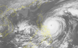 Tin tức thời tiết hôm nay 19.4.2021: Siêu bão Surigae gây gió giật cấp 8 trên Biển Đông