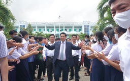 Thủ tướng Phạm Minh Chính thăm Trường phổ thông dân tộc nội trú Huỳnh Cương, Sóc Trăng