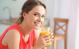 Nghiên cứu tiết lộ thời điểm tốt nhất để uống nước cam