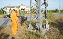 Hàng chục thanh giằng trụ điện bị mất cắp, lưới điện khu công nghiệp bị đe dọa