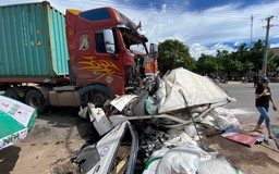 Quảng Trị: Hai ô tô đối đầu trên quốc lộ 9, nạn nhân tử vong kẹt trong xe