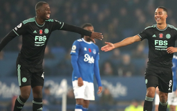 Ngoại hạng Anh: Thắng Everton, Leicester City thoát nhóm cuối bảng