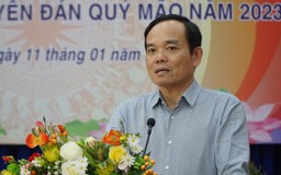 Phó thủ tướng Trần Lưu Quang thăm, tặng quà tết tại Khánh Hòa