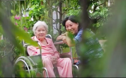 Chăm sóc người cao tuổi: Xử trí chuyện ‘khó nói’ kiểu Nhật