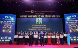 Ông Thiều Kim Quỳnh được nhận Cúp Thánh Gióng và vinh danh Doanh nhân tiêu biểu 2019