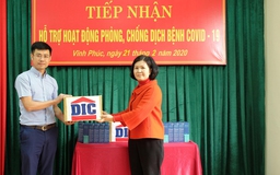 Tập đoàn DIC trao tặng tỉnh Vĩnh Phúc 3.000 chai dung dịch sát khuẩn