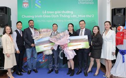 Standard Chartered Việt Nam trao giải thưởng đặc biệt chuyến đi Anh tới khách hàng