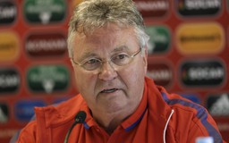 HLV Guus Hiddink chia tay tuyển Hà Lan