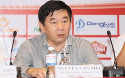 Trọng tài V-League hay mắc lỗi là do... thời tiết?