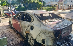 Đắk Lắk: Ô tô 4 chỗ đỗ trên vỉa hè bốc cháy dữ dội trong đêm