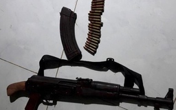 Công an Đắk Lắk truy nã bị can dùng súng AK bắn người tình