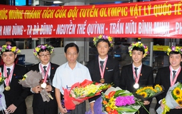 4 học sinh huy chương vàng quốc tế nhập học Đại học Bách khoa Hà Nội