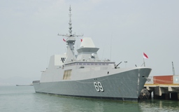 Khinh hạm RSS Intrepid của Hải quân Singapore cập cảng Tiên Sa