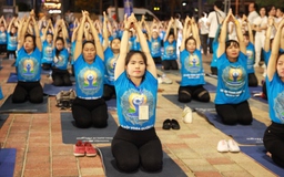 Hơn 1.500 người đồng diễn tại Lễ hội Yoga quốc tế - Đà Nẵng 2022
