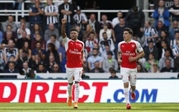 Arsenal giành 3 điểm tại St James' Park nhờ pha đốt lưới nhà