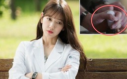 Truyền hình Hàn xin lỗi vì Park Shin Hye sơn móng tay trong 'Doctors'