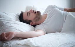 Dùng 'miếng dán miệng khi ngủ' có lợi ích gì?